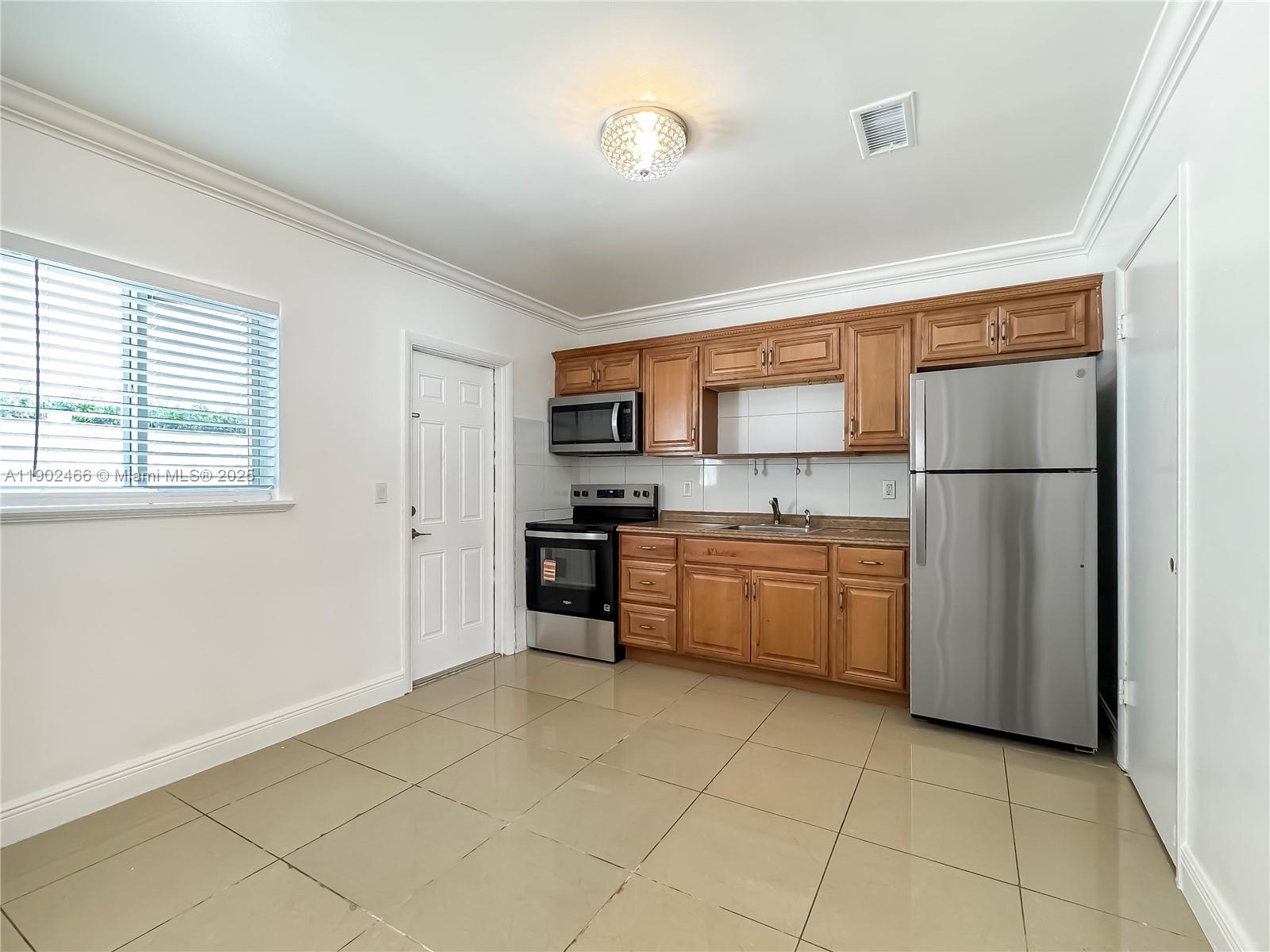 LAUDERDALE - Residential Lease