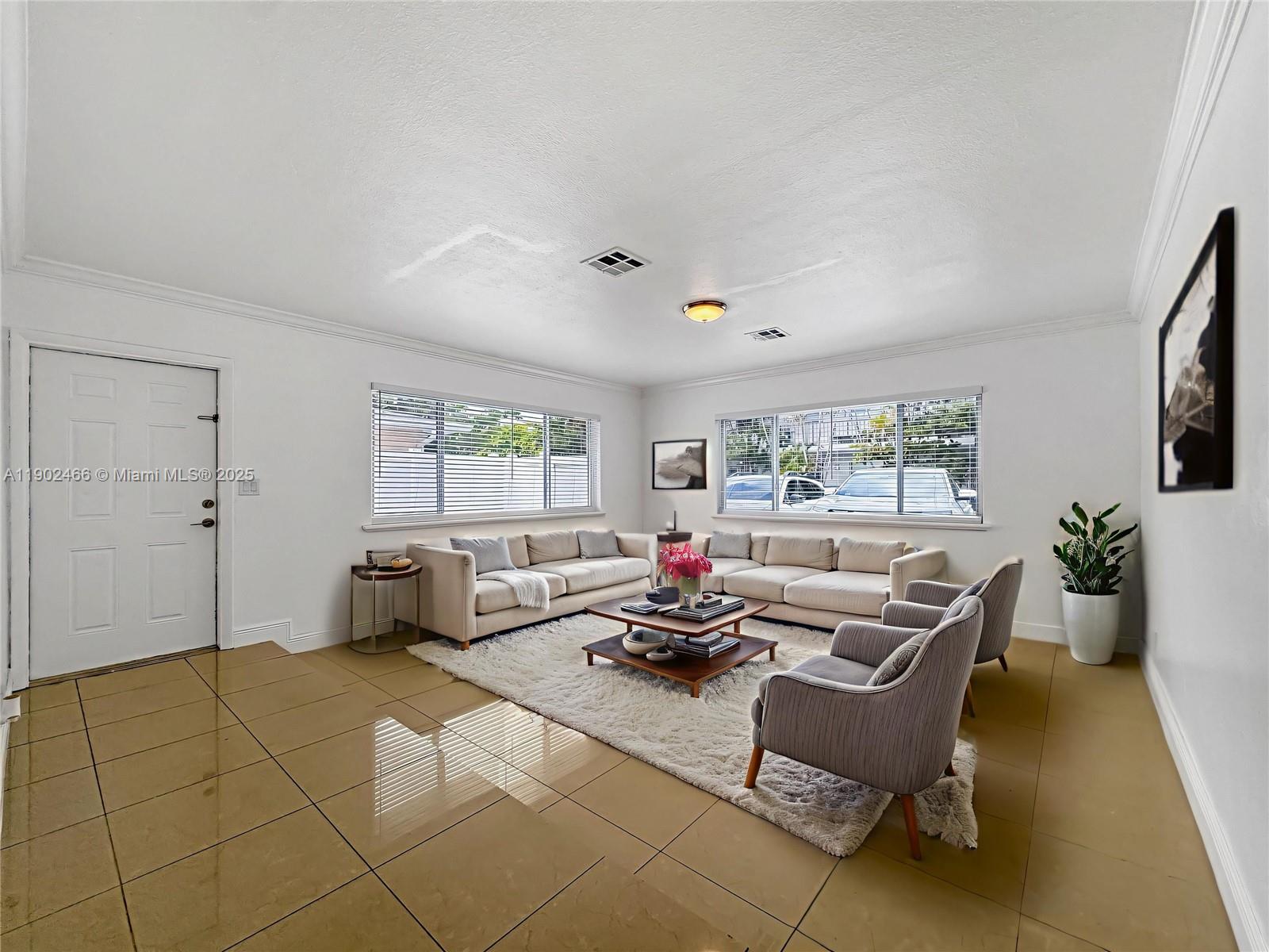 LAUDERDALE - Residential Lease