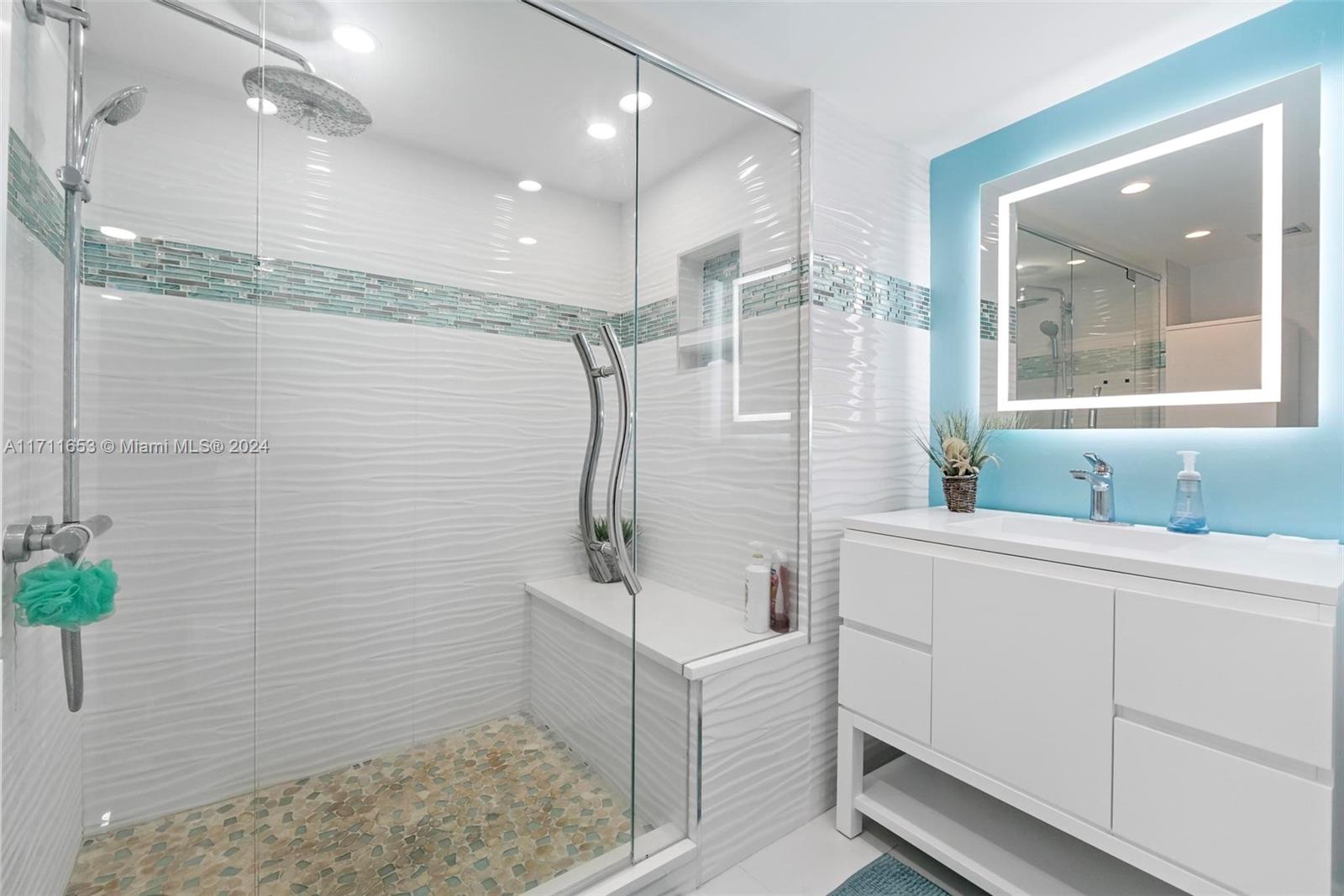 GALLEON CONDO - Residential