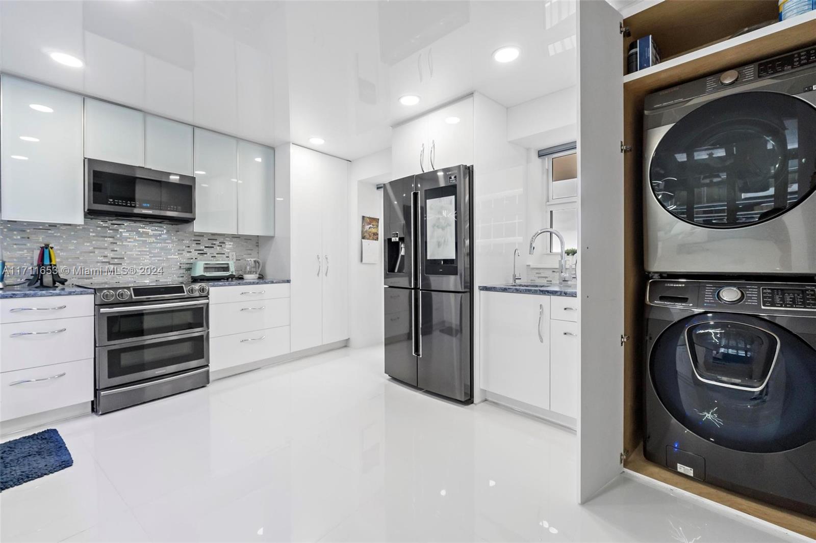 GALLEON CONDO - Residential