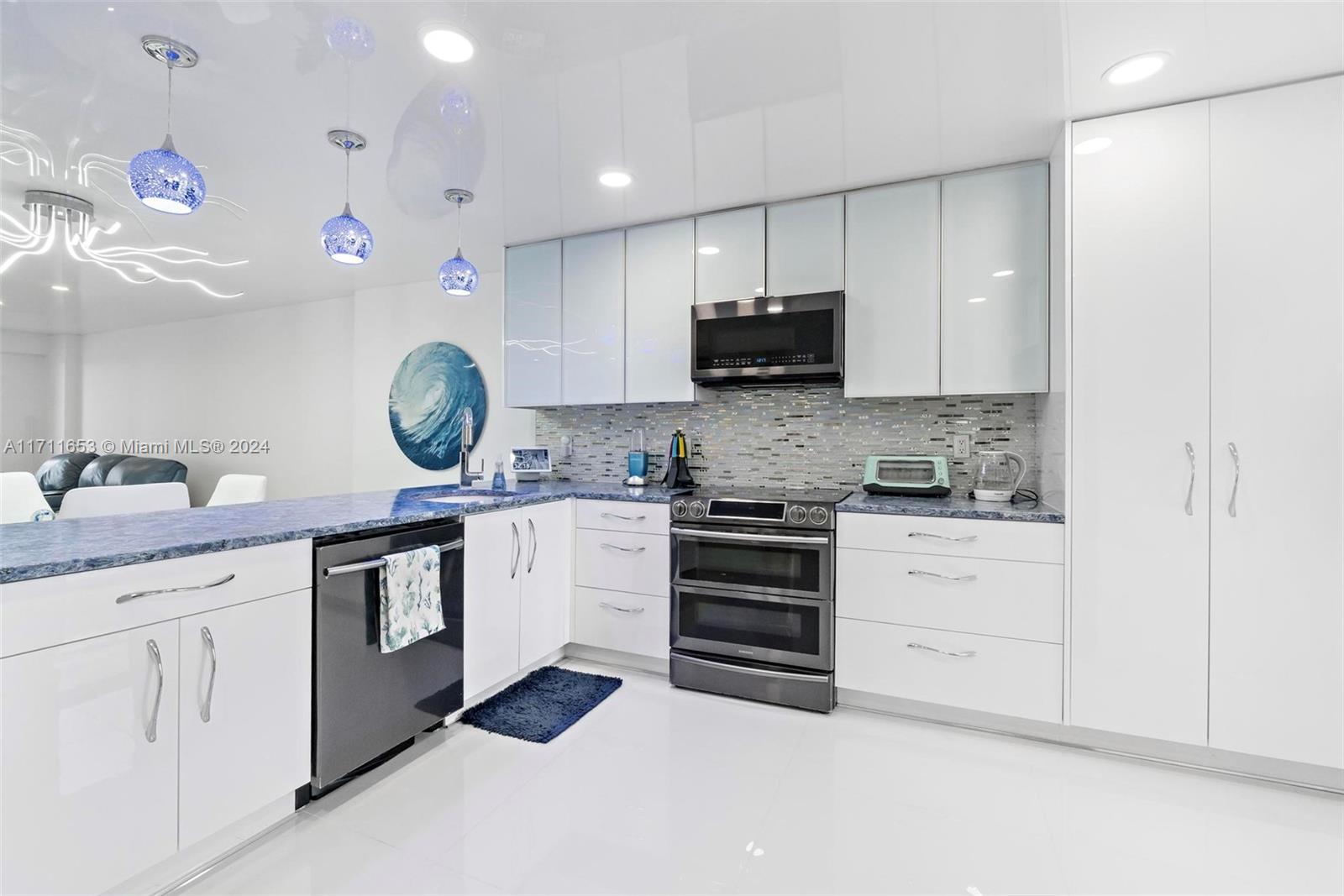 GALLEON CONDO - Residential