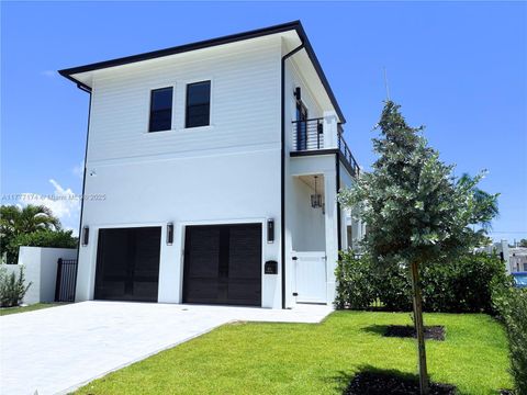 371 E Lakewood Rd West Palm Beach FL 33405