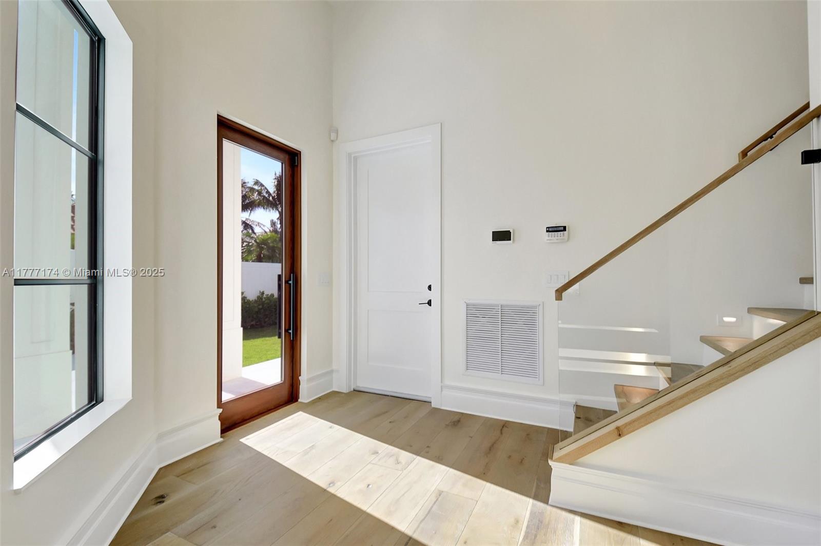 371 E Lakewood Rd