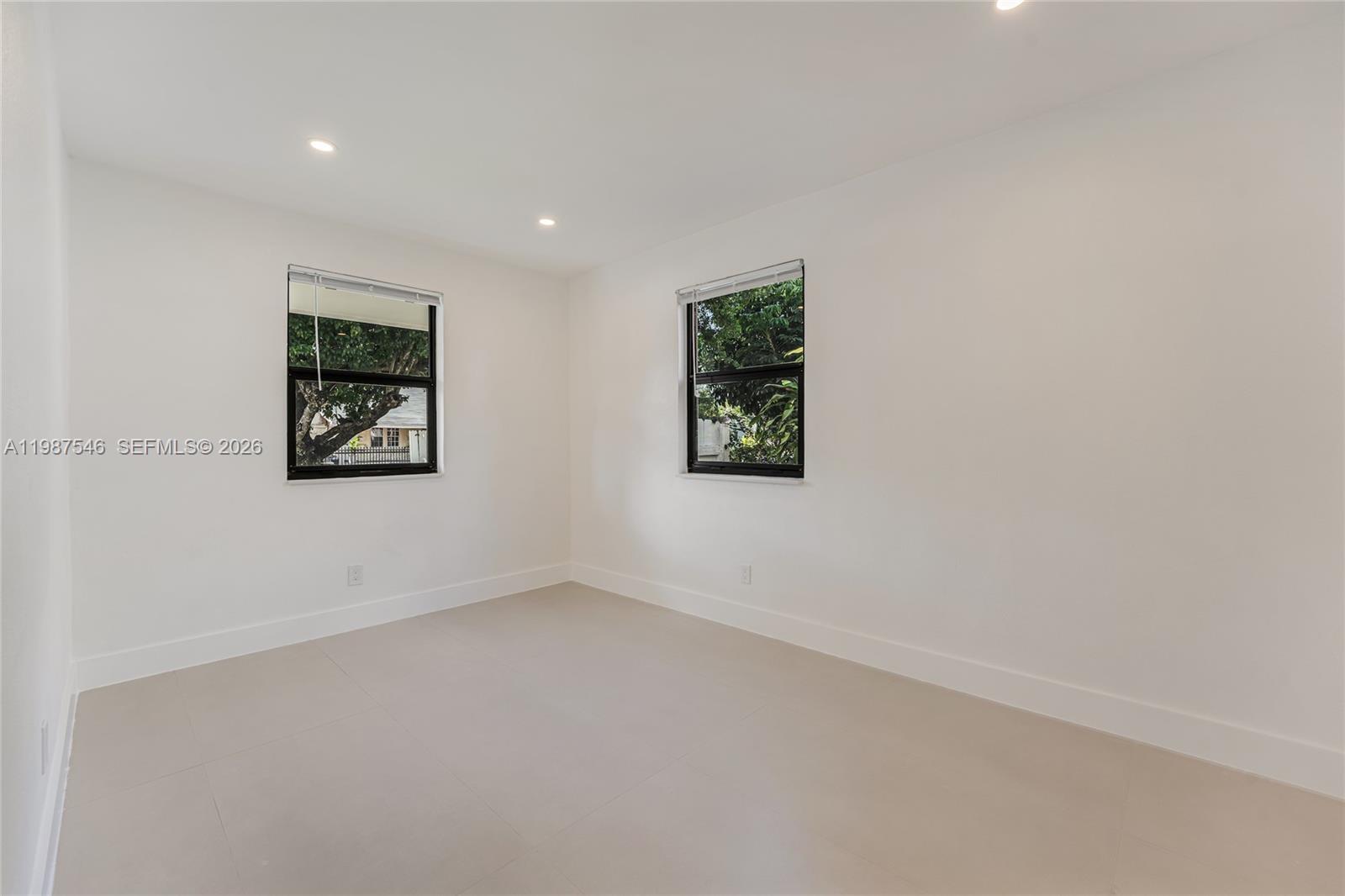 CRESTWOOD - Residential