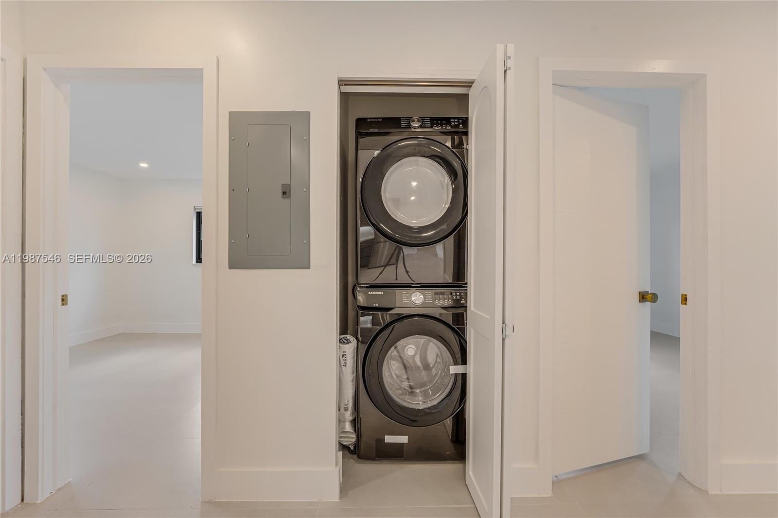 CRESTWOOD - Residential