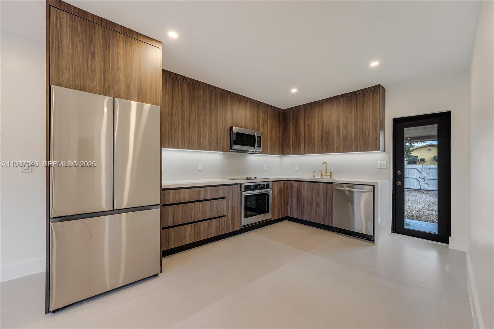 CRESTWOOD - Residential