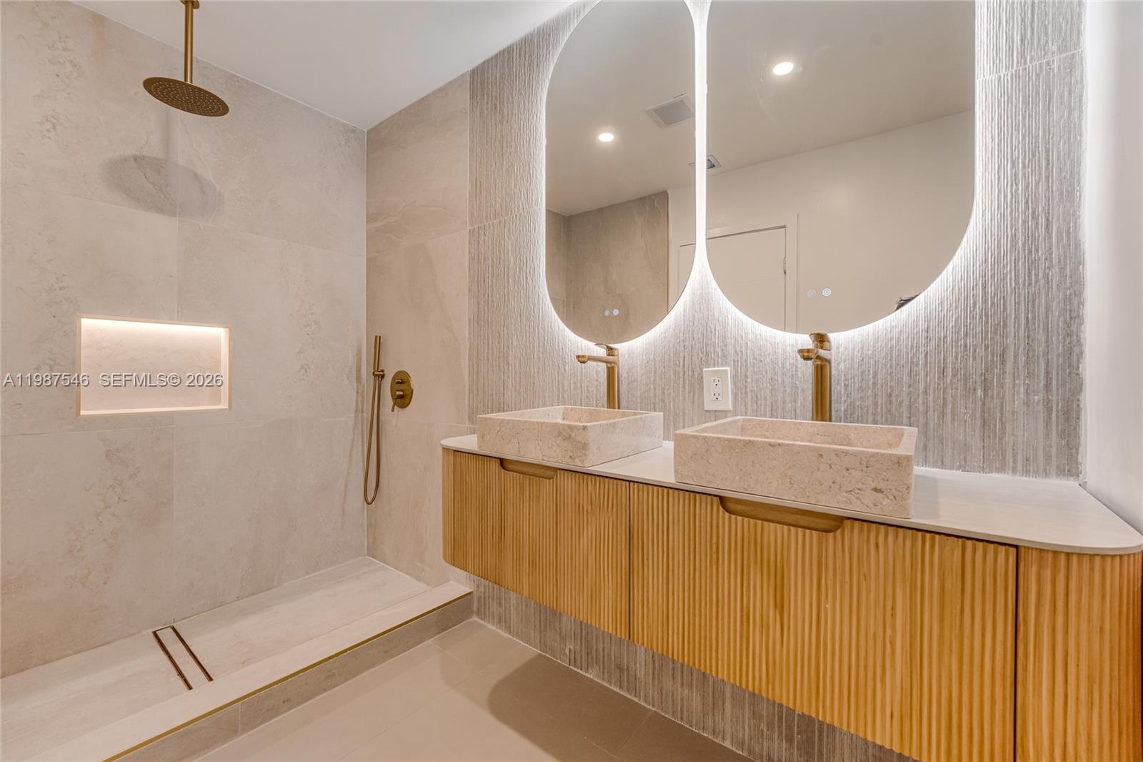 CRESTWOOD - Residential