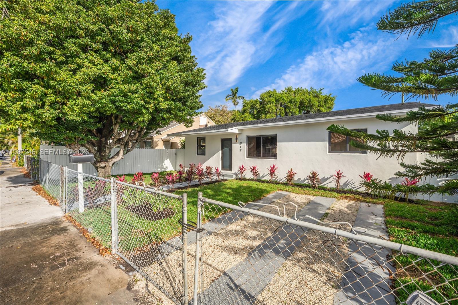 CRESTWOOD - Residential