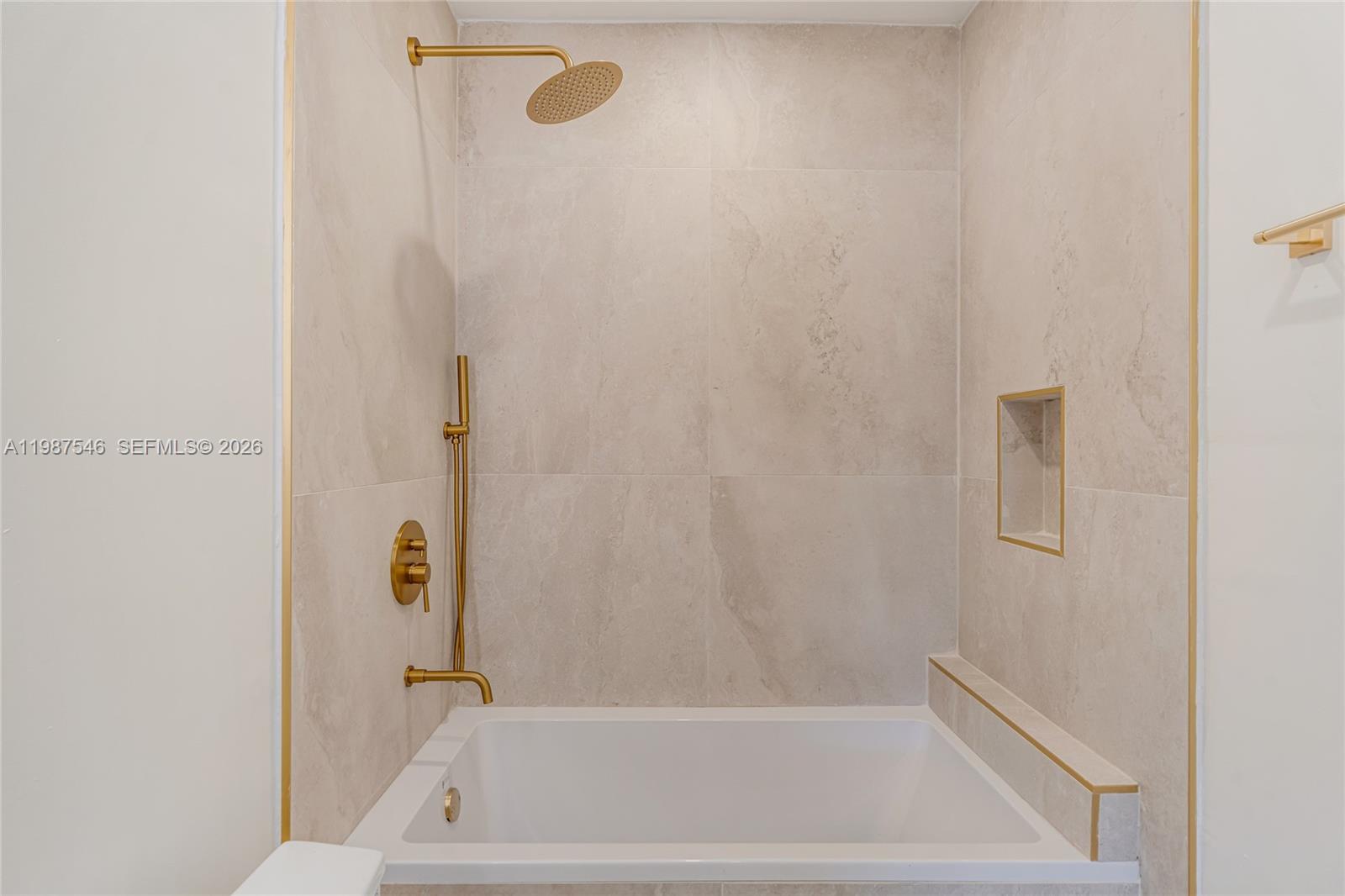 CRESTWOOD - Residential