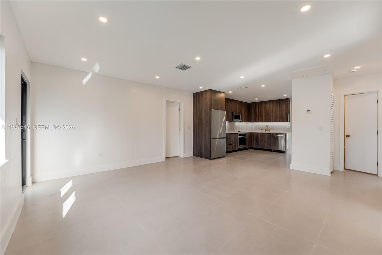 CRESTWOOD - Residential