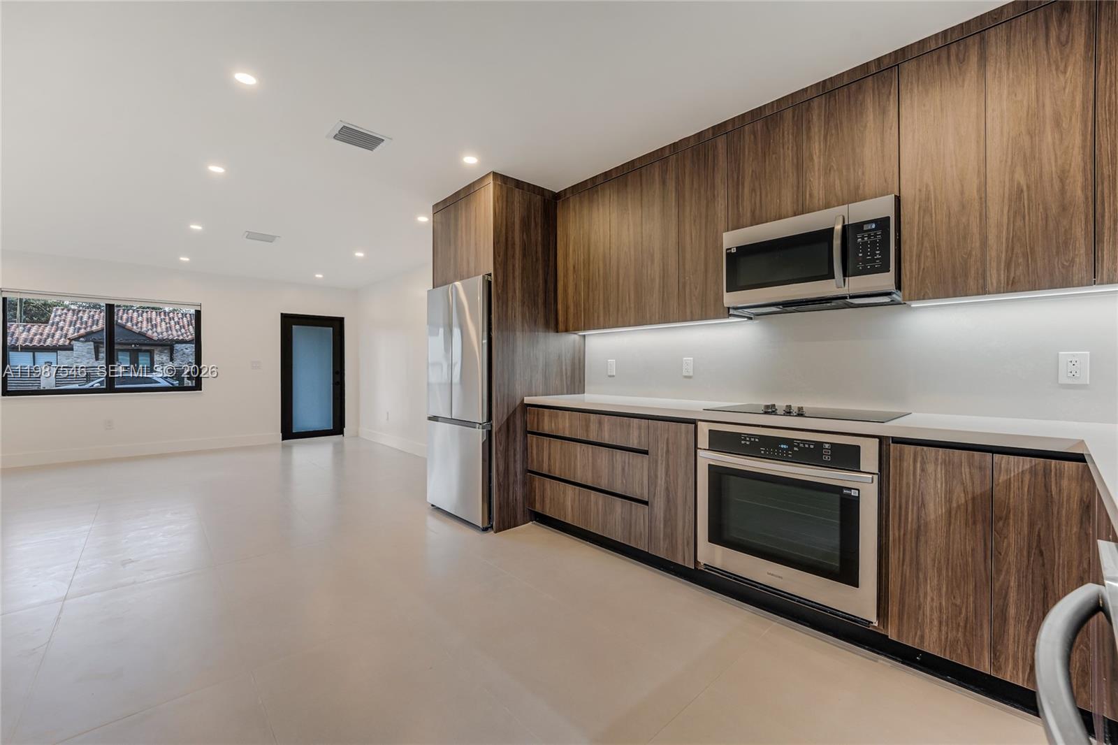 CRESTWOOD - Residential