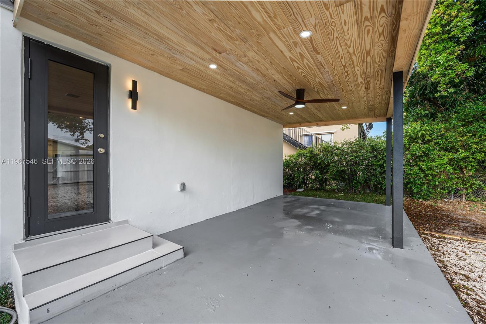 CRESTWOOD - Residential