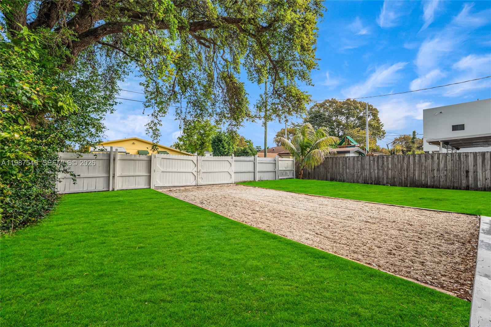 CRESTWOOD - Residential