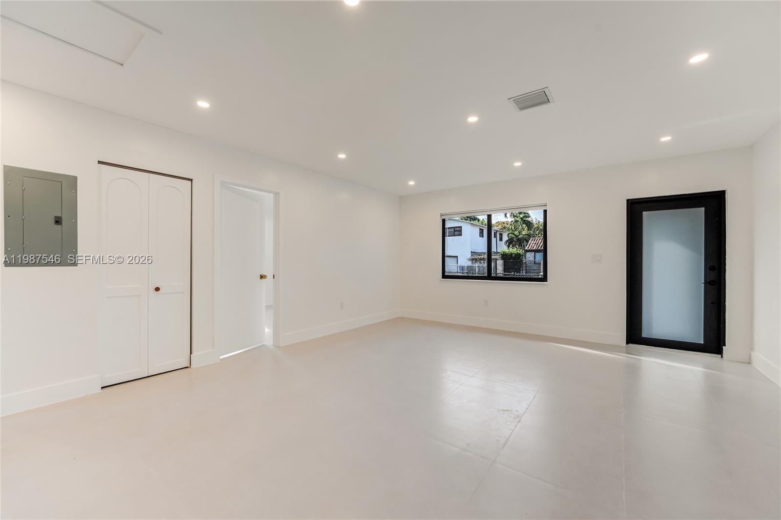 CRESTWOOD - Residential