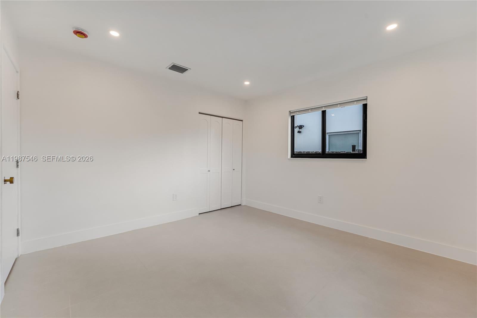 CRESTWOOD - Residential