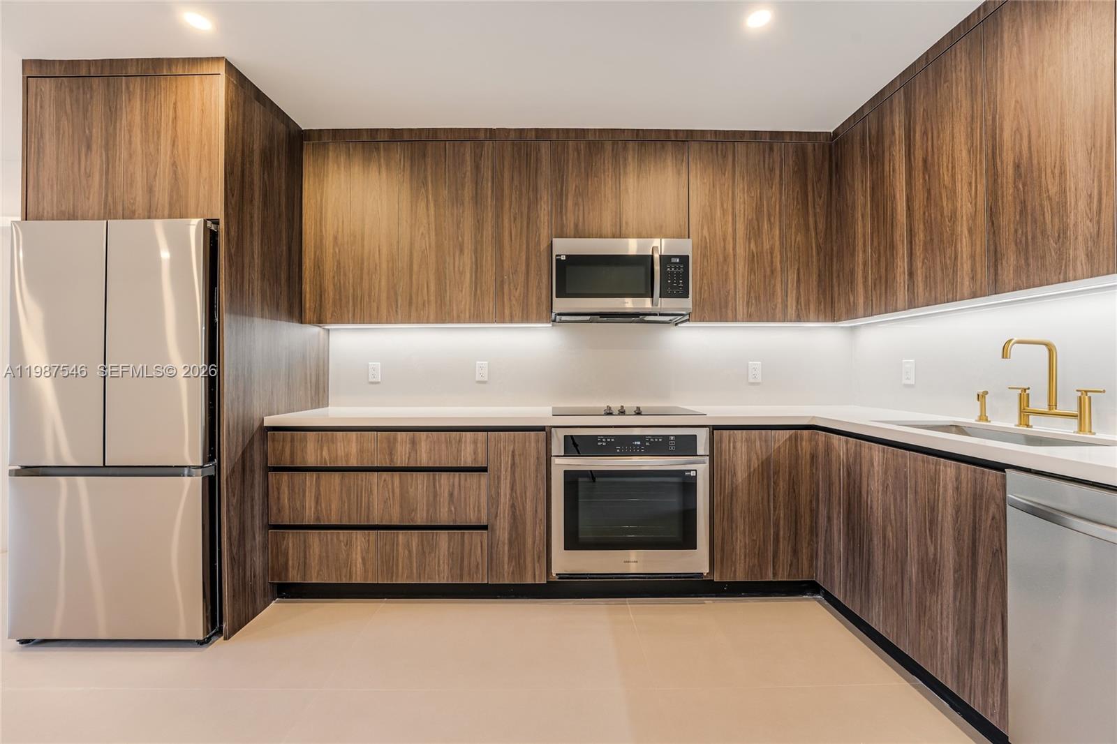 CRESTWOOD - Residential