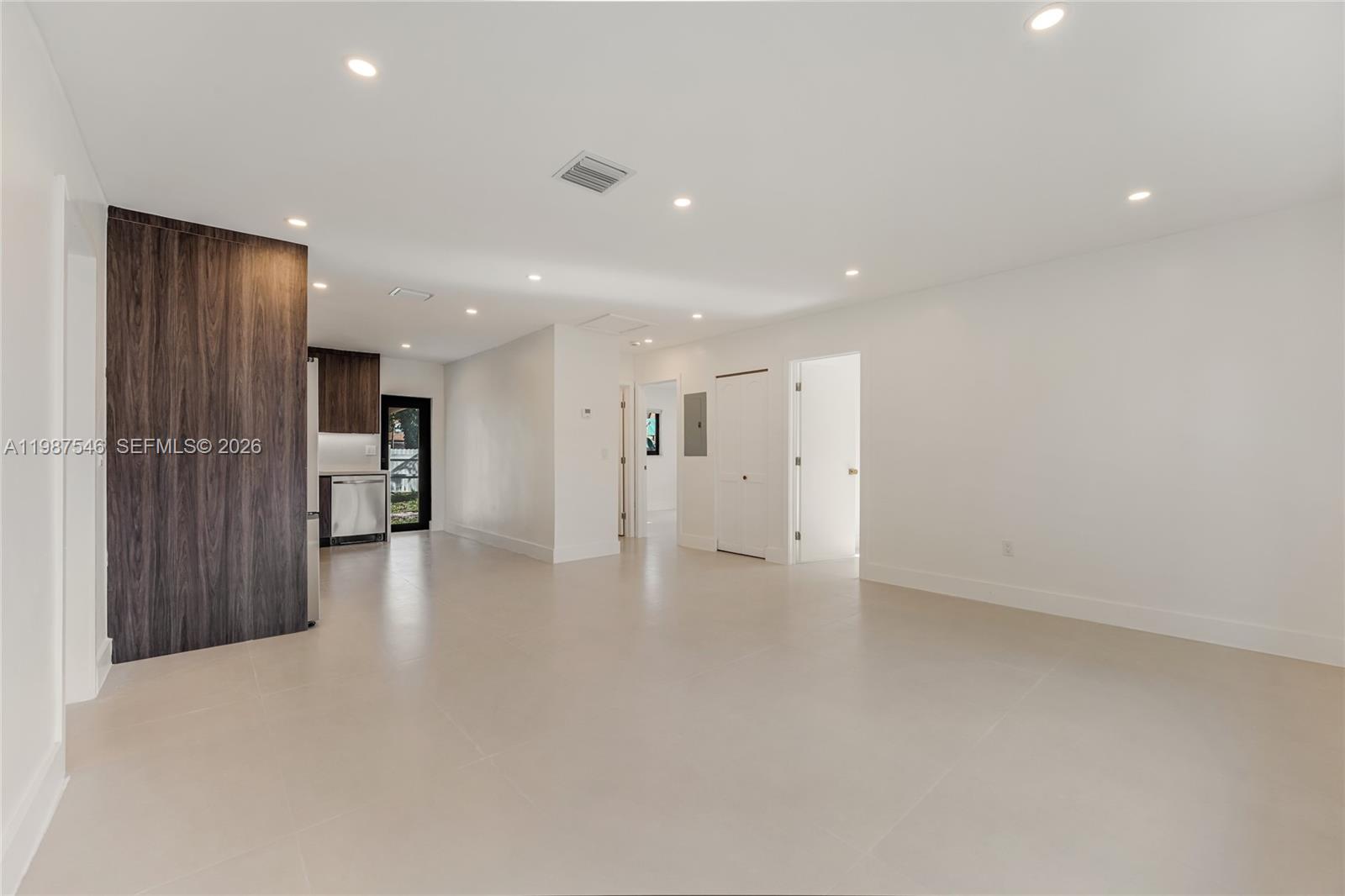 CRESTWOOD - Residential