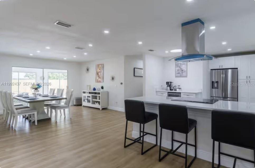 UNIVERSITY SHORES - Residential