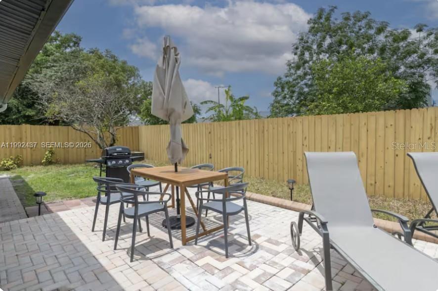 UNIVERSITY SHORES - Residential