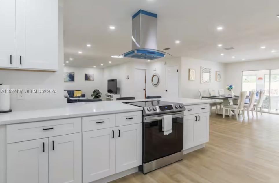 UNIVERSITY SHORES - Residential