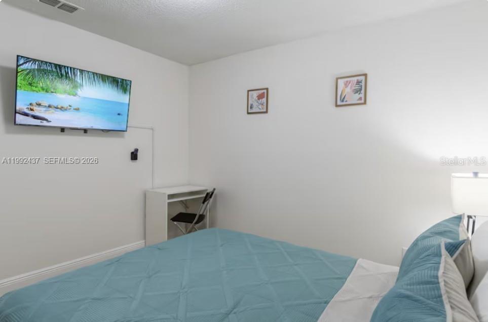 UNIVERSITY SHORES - Residential