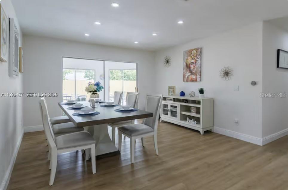 UNIVERSITY SHORES - Residential