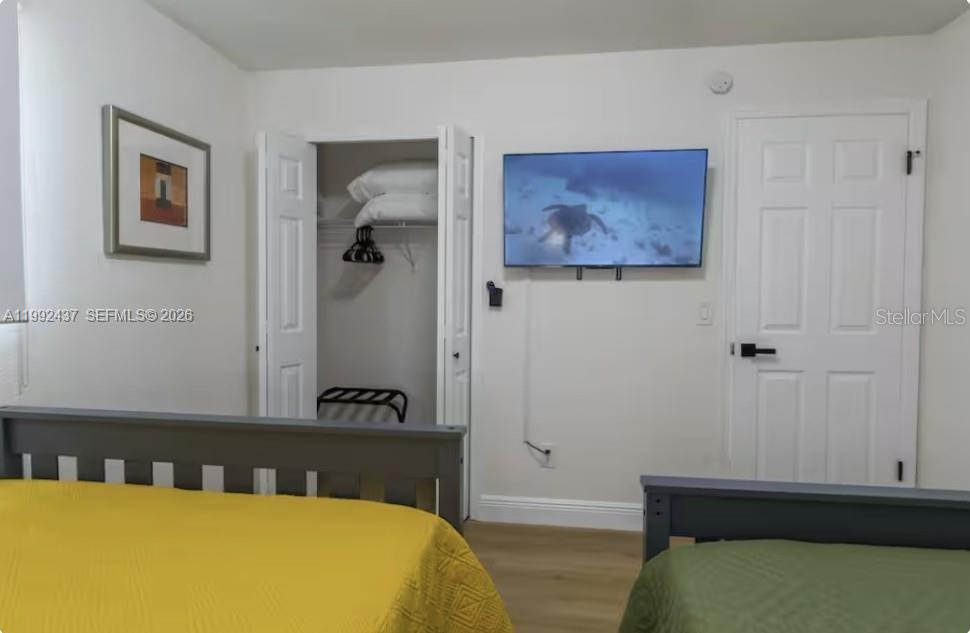 UNIVERSITY SHORES - Residential