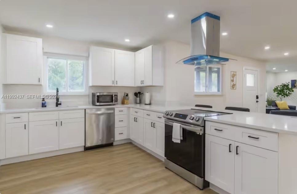 UNIVERSITY SHORES - Residential