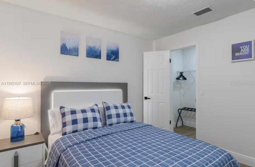 UNIVERSITY SHORES - Residential