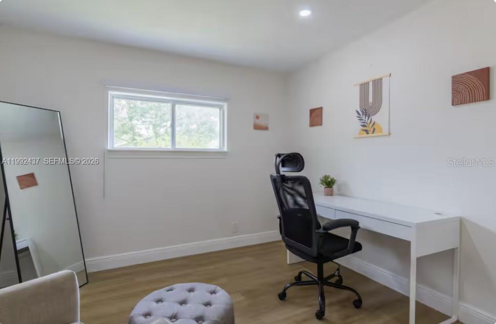 UNIVERSITY SHORES - Residential