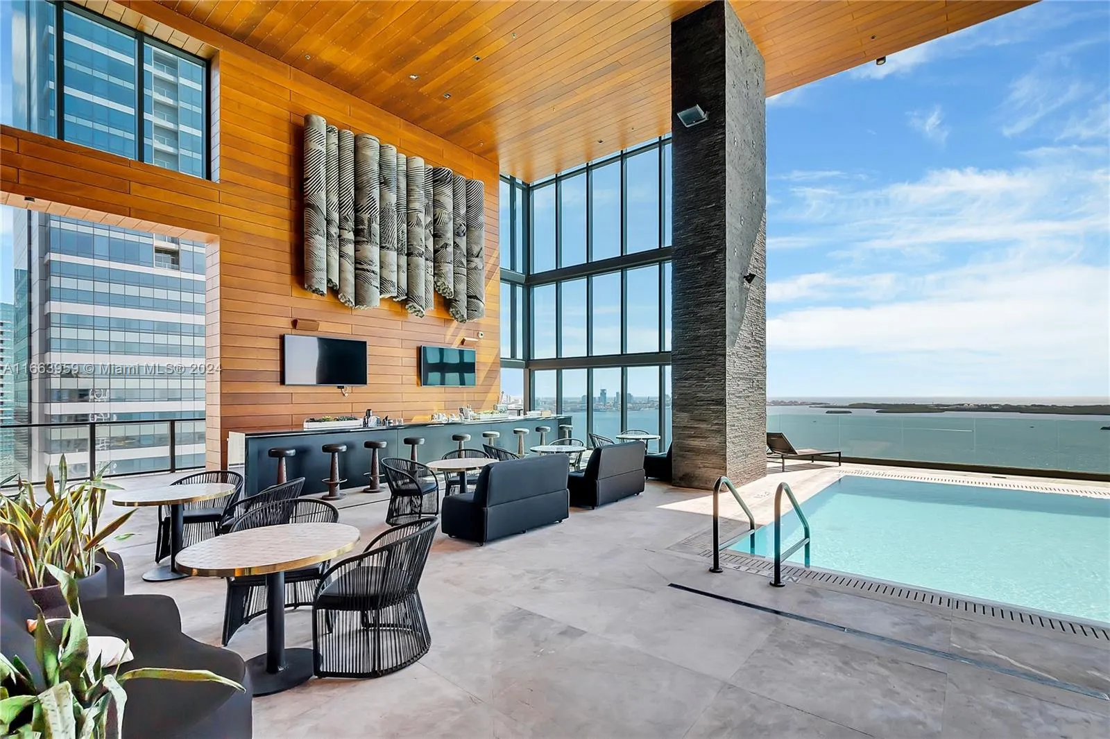 Miami, Florida 33131, United States, 1 Bedroom Bedrooms, ,2 BathroomsBathrooms,Residential,Active,42568