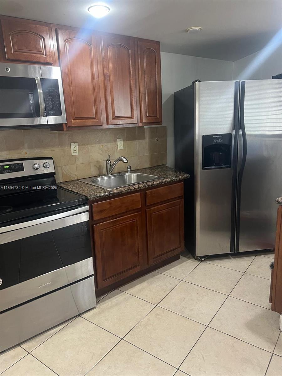 SKY LAKE GARDENS NO 2 CON - Residential Lease