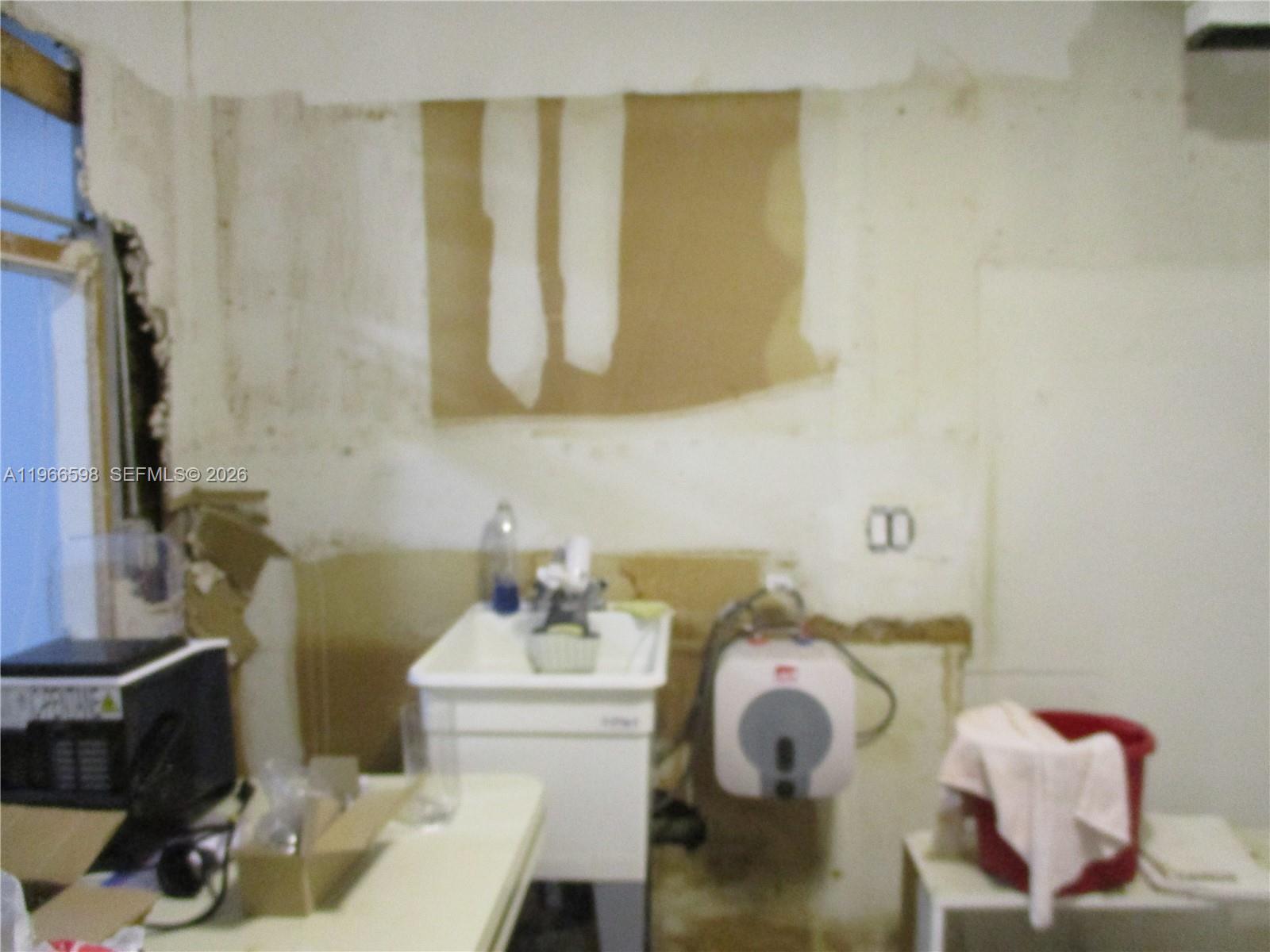 IMPERIAL TOWERS CONDO - Residential