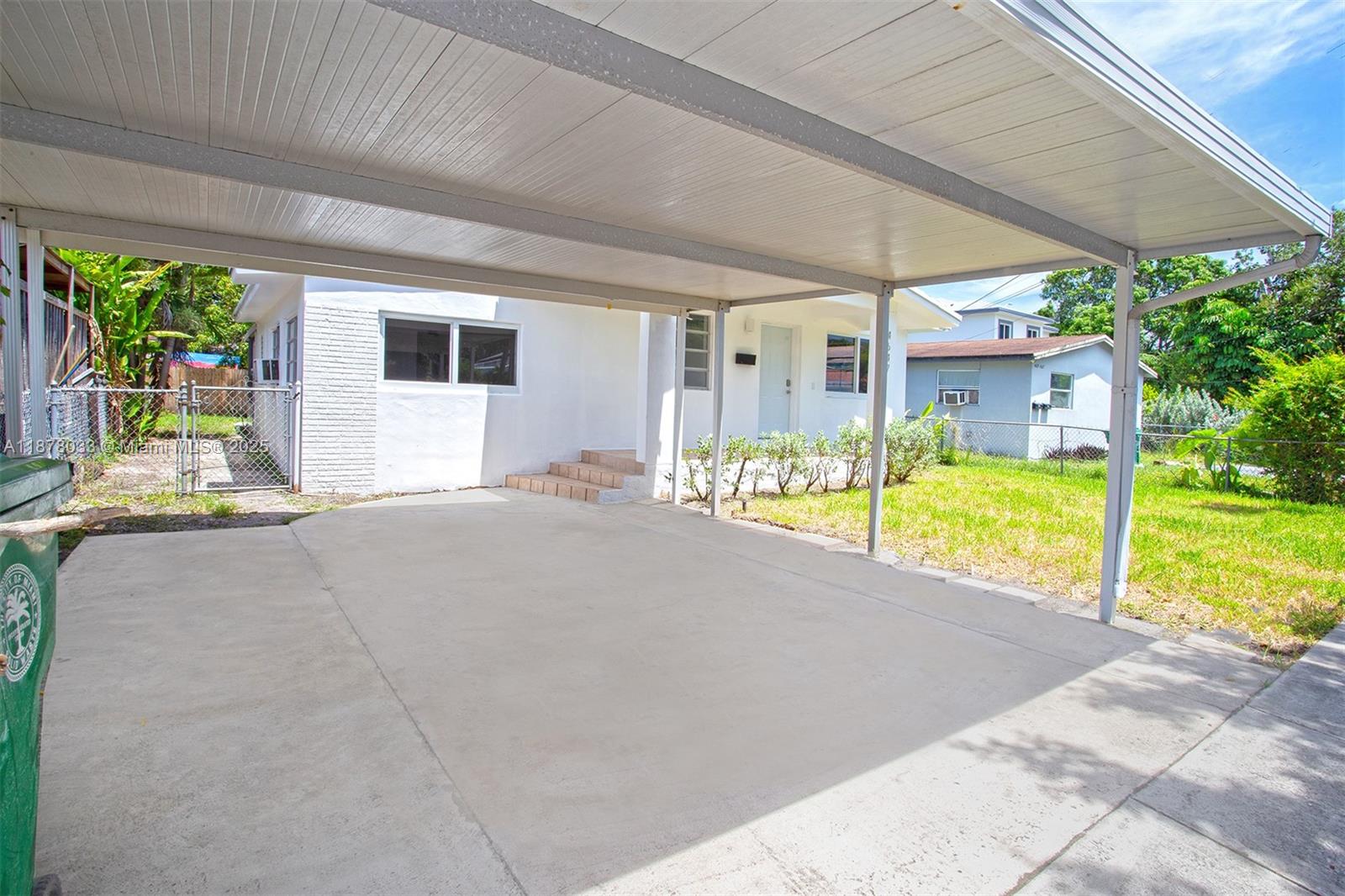 NO MIAMI EST SEC 3 - Residential