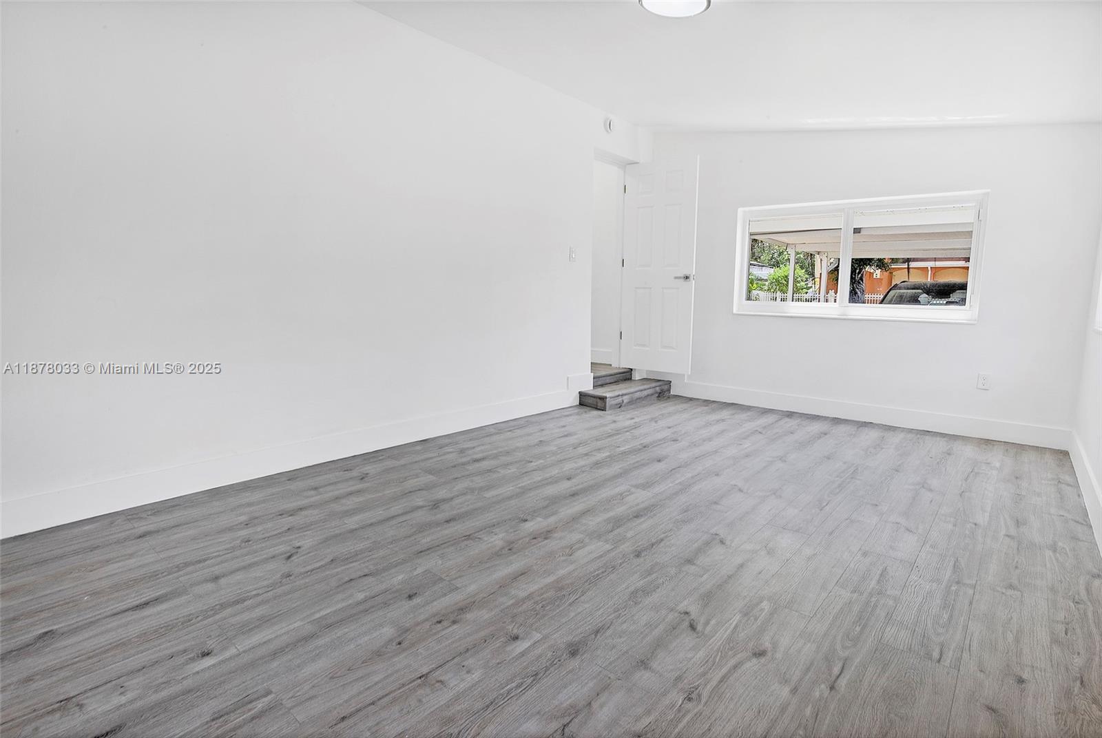 NO MIAMI EST SEC 3 - Residential