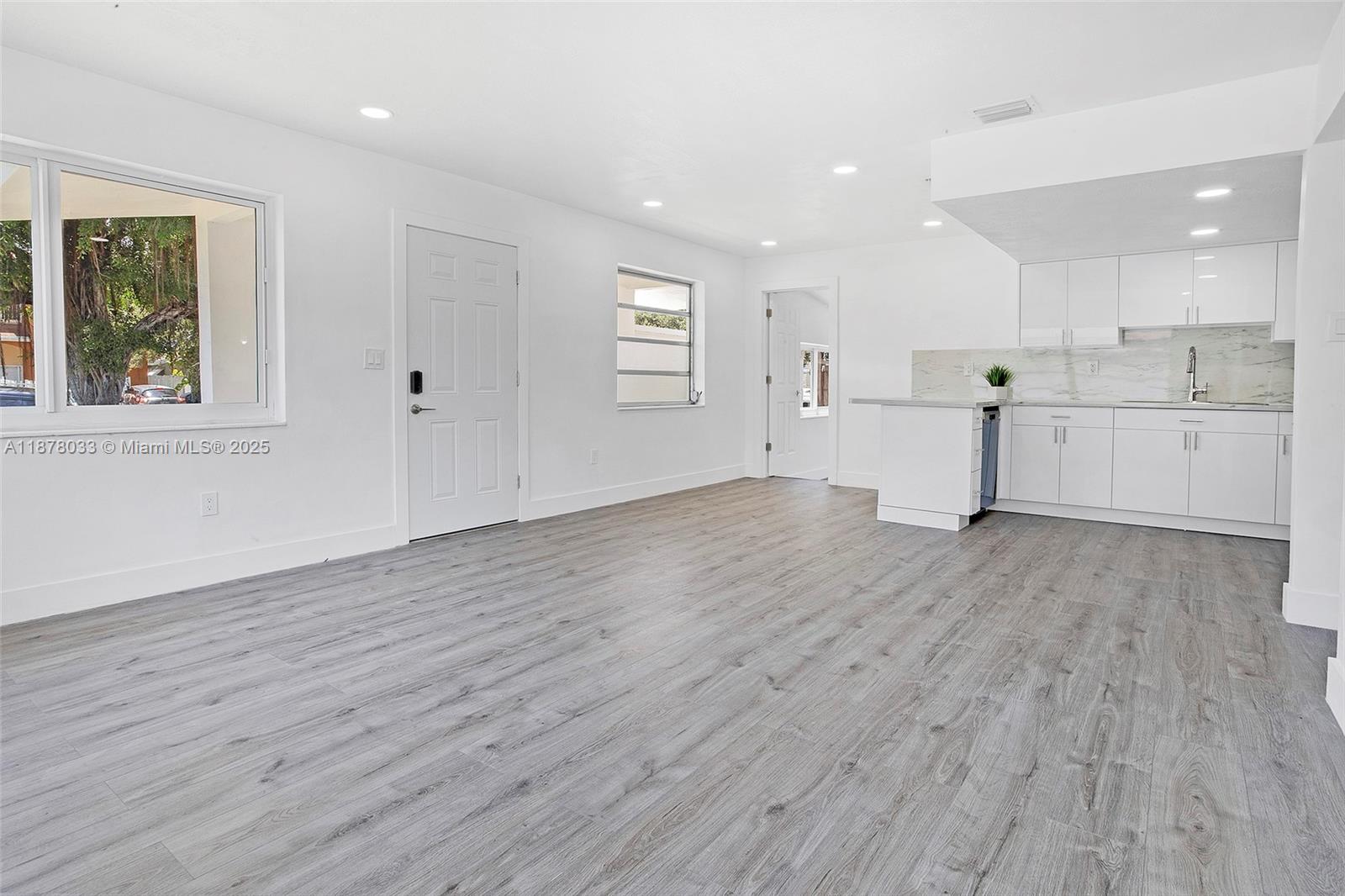 NO MIAMI EST SEC 3 - Residential