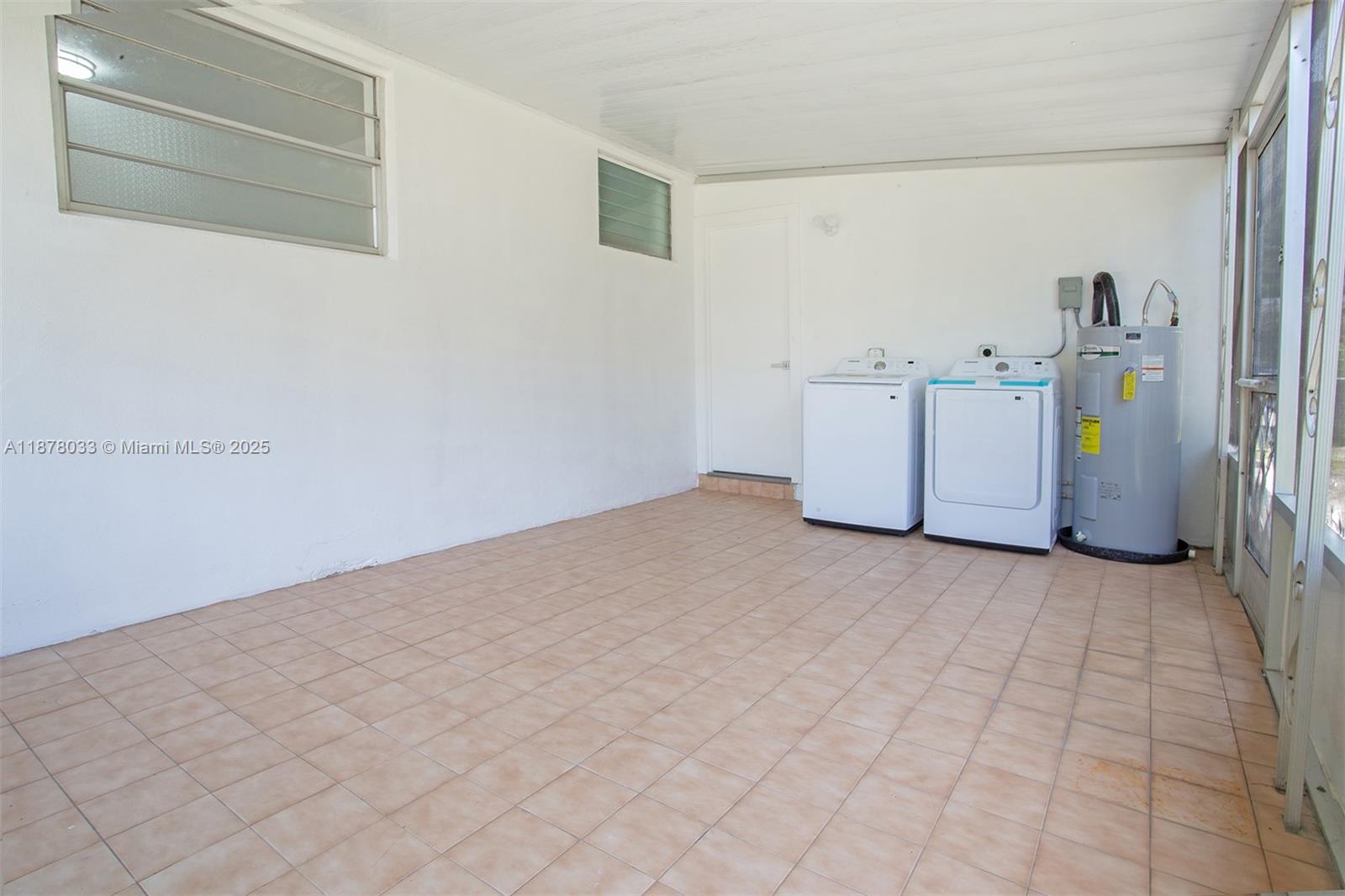 NO MIAMI EST SEC 3 - Residential