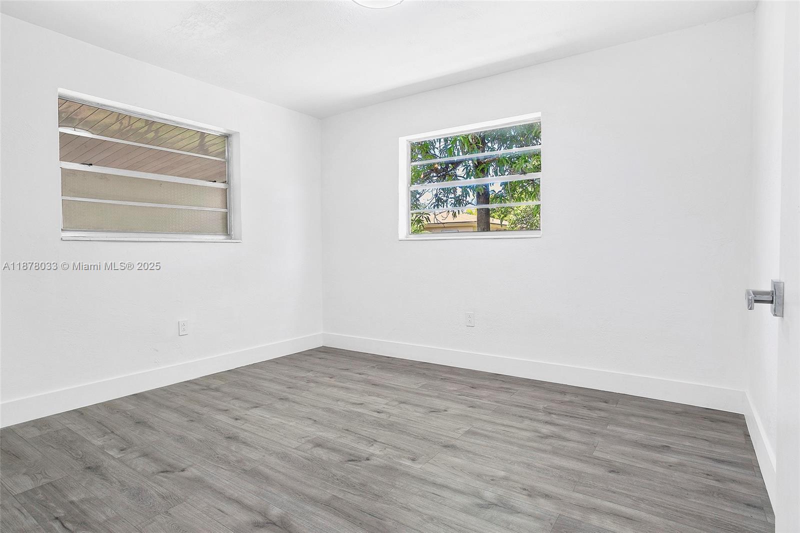 NO MIAMI EST SEC 3 - Residential