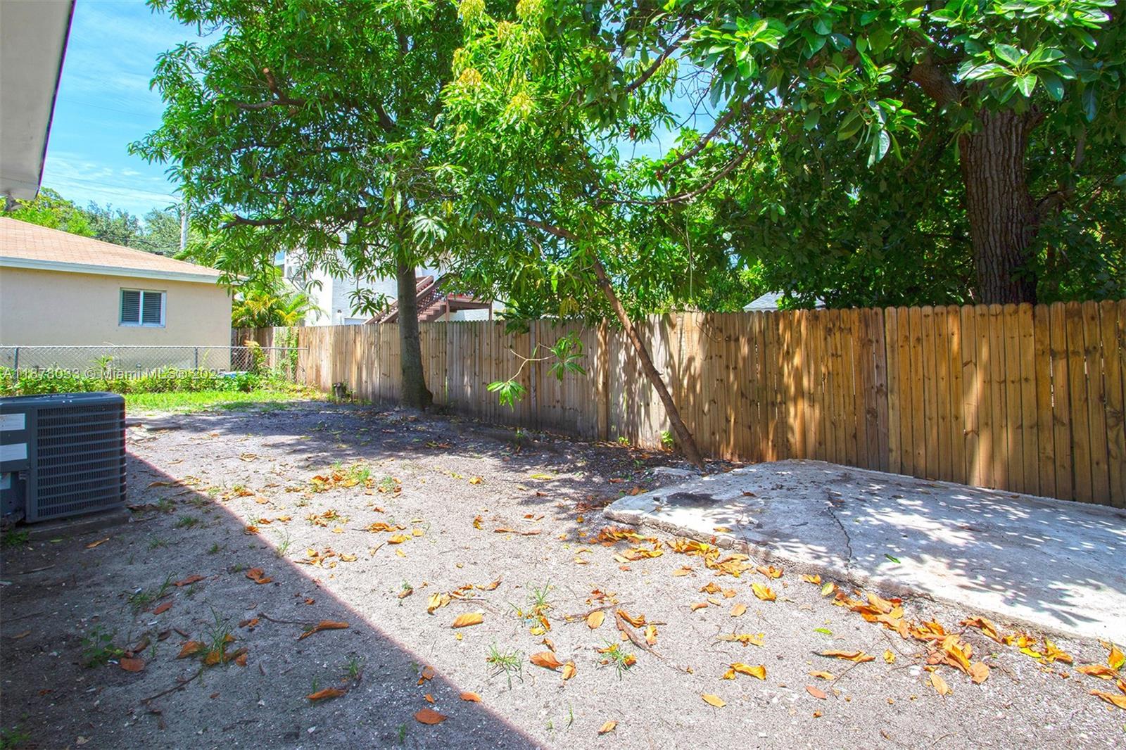 NO MIAMI EST SEC 3 - Residential