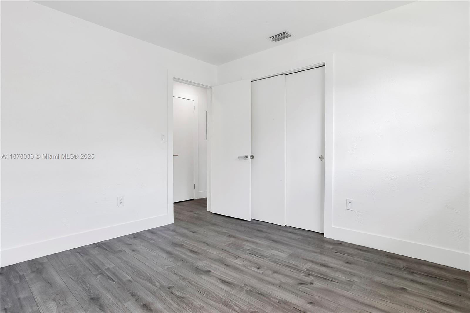 NO MIAMI EST SEC 3 - Residential