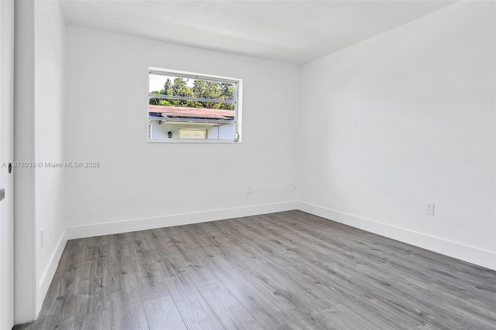 NO MIAMI EST SEC 3 - Residential