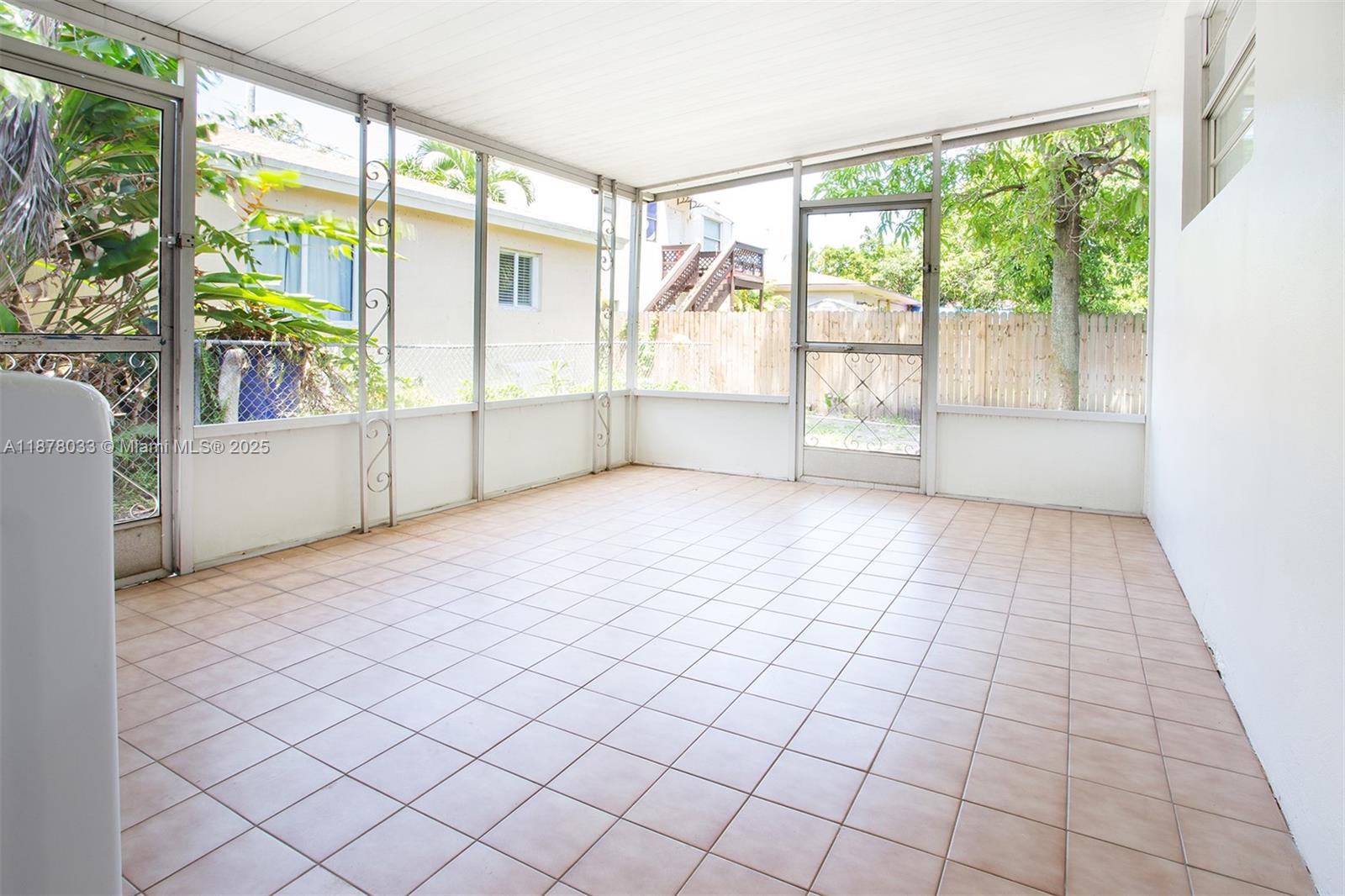 NO MIAMI EST SEC 3 - Residential