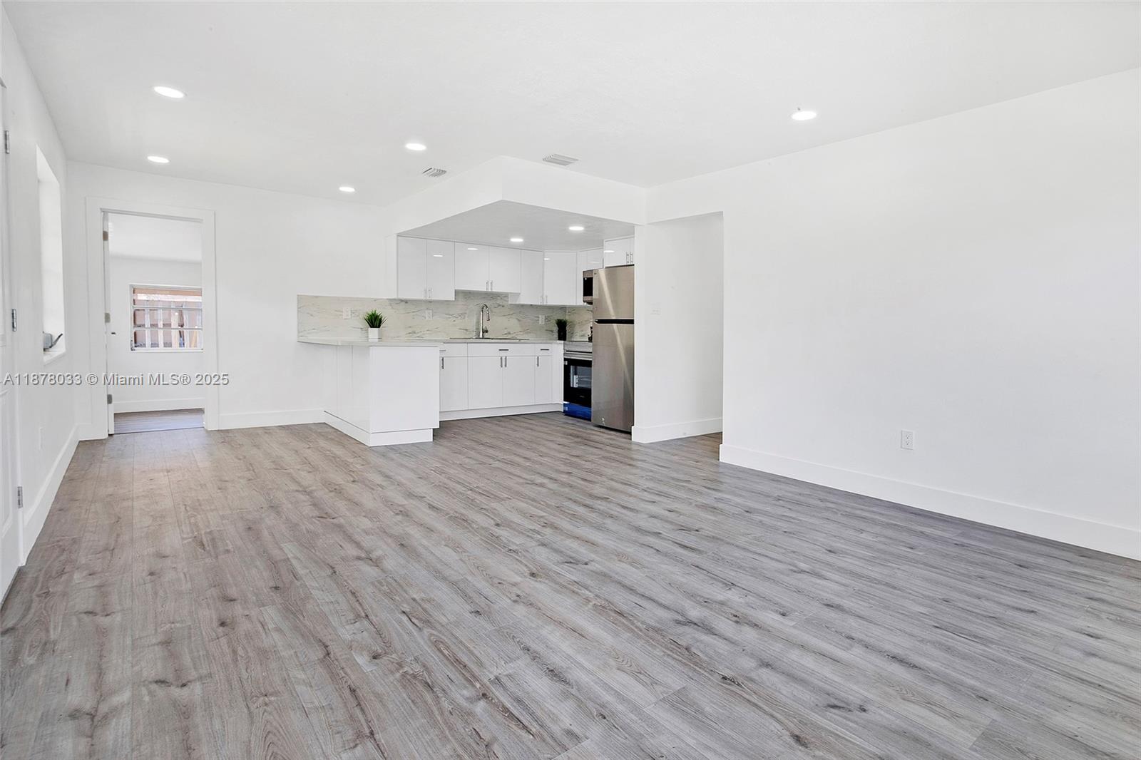 NO MIAMI EST SEC 3 - Residential