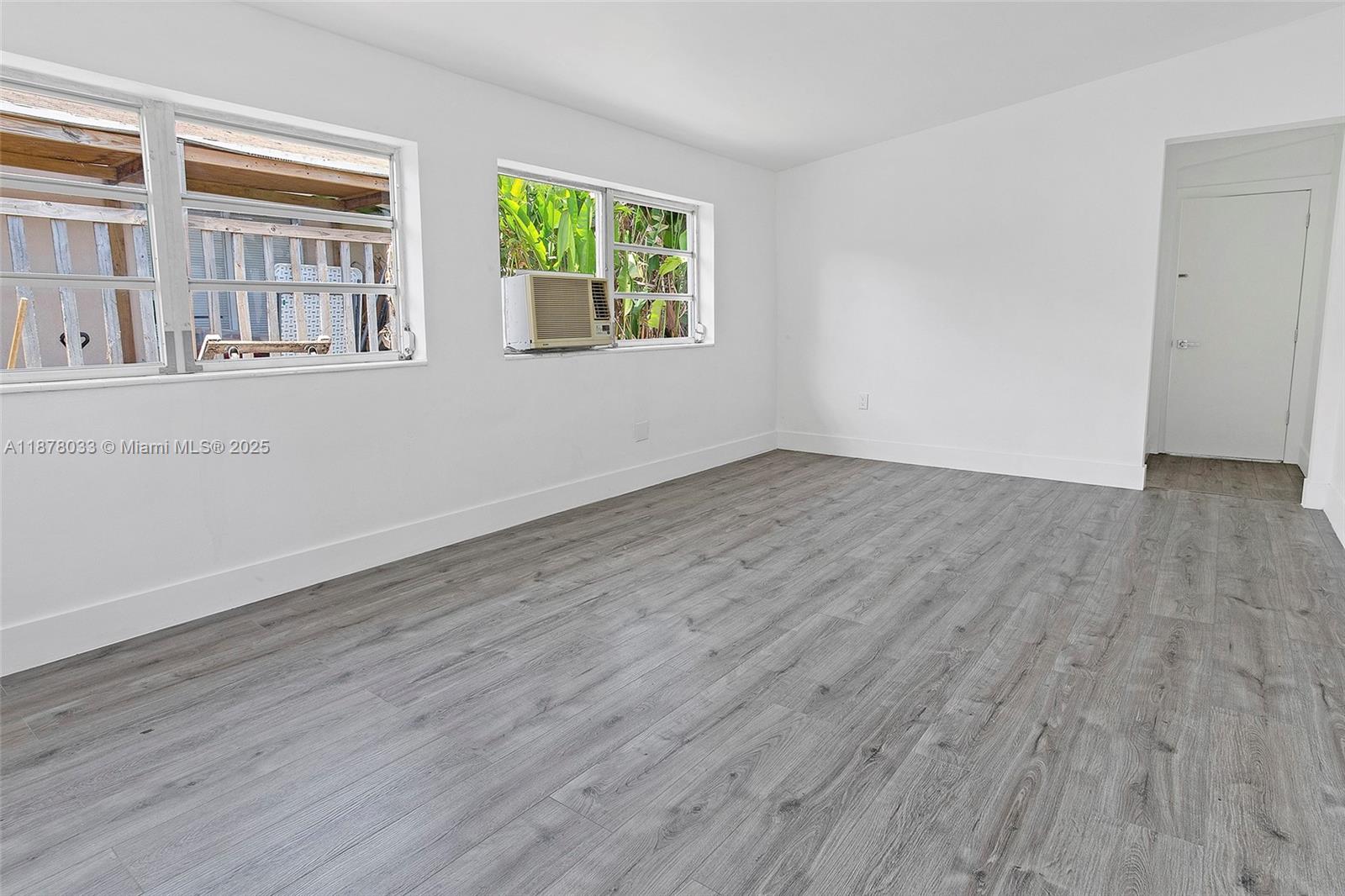 NO MIAMI EST SEC 3 - Residential