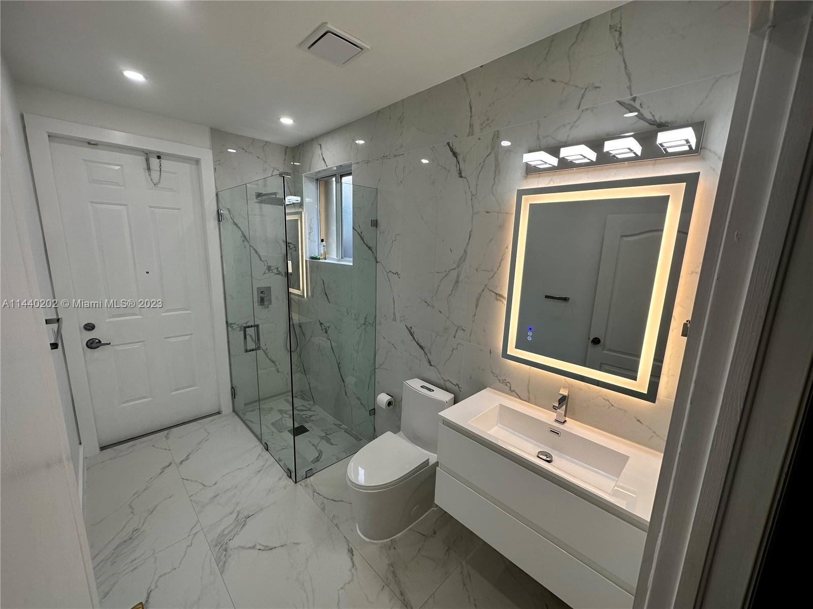 A B AT TAMIAMI TRAIL PHAS - Residential Lease