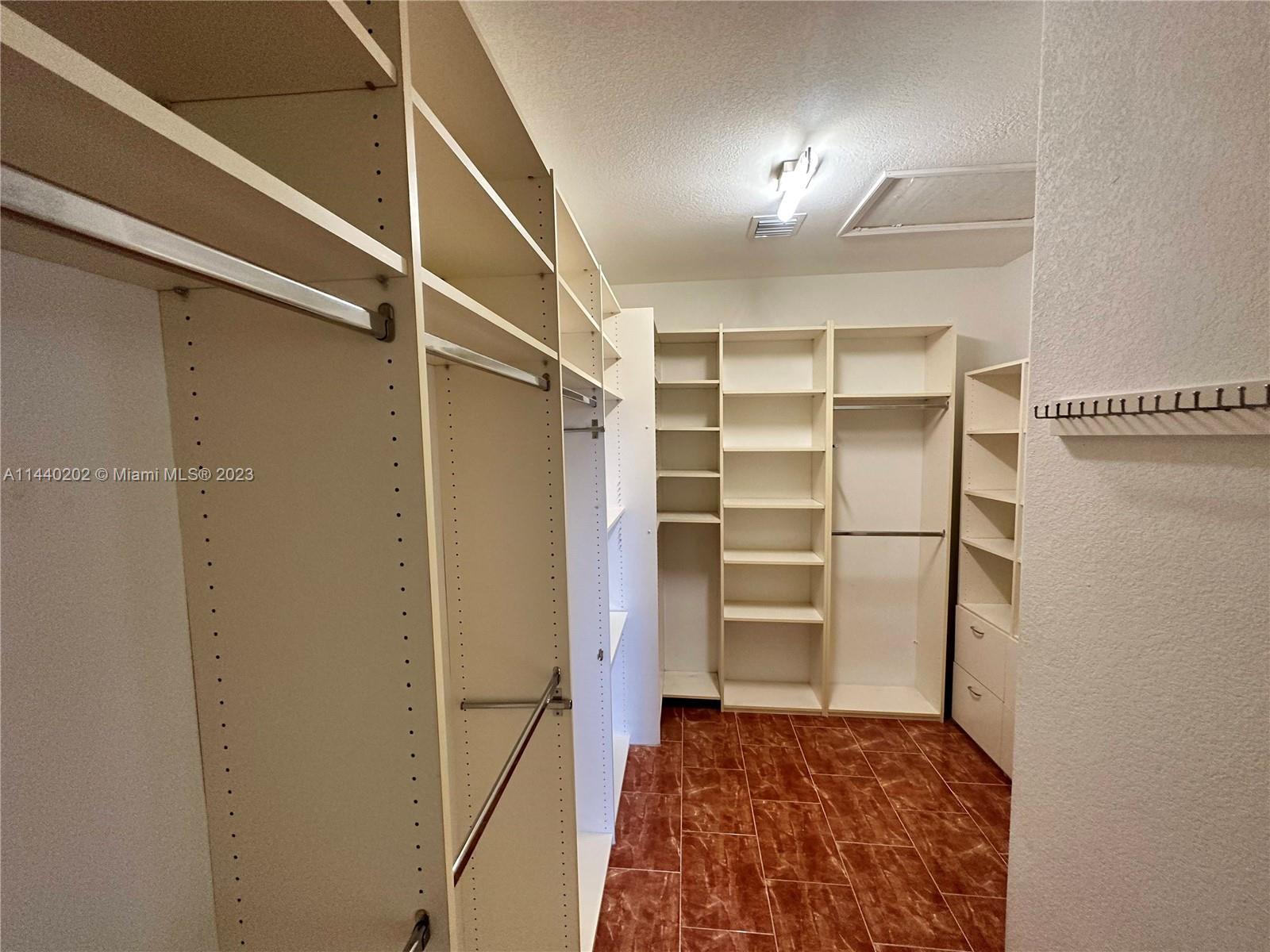 A B AT TAMIAMI TRAIL PHAS - Residential Lease