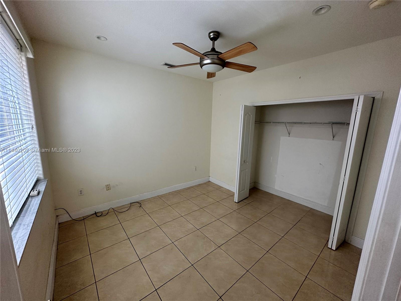 A B AT TAMIAMI TRAIL PHAS - Residential Lease