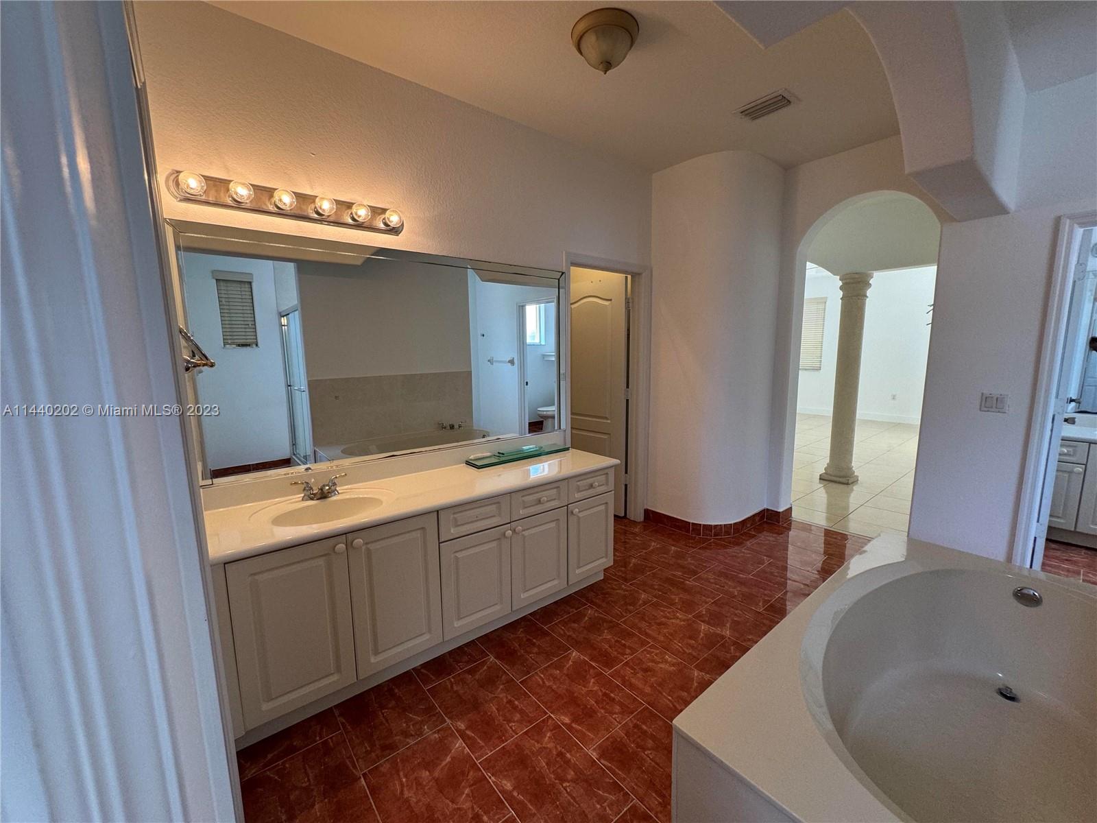 A B AT TAMIAMI TRAIL PHAS - Residential Lease