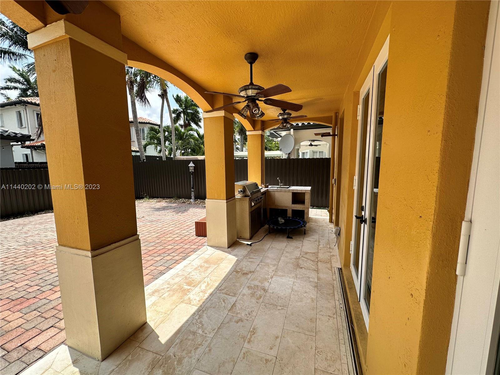 A B AT TAMIAMI TRAIL PHAS - Residential Lease