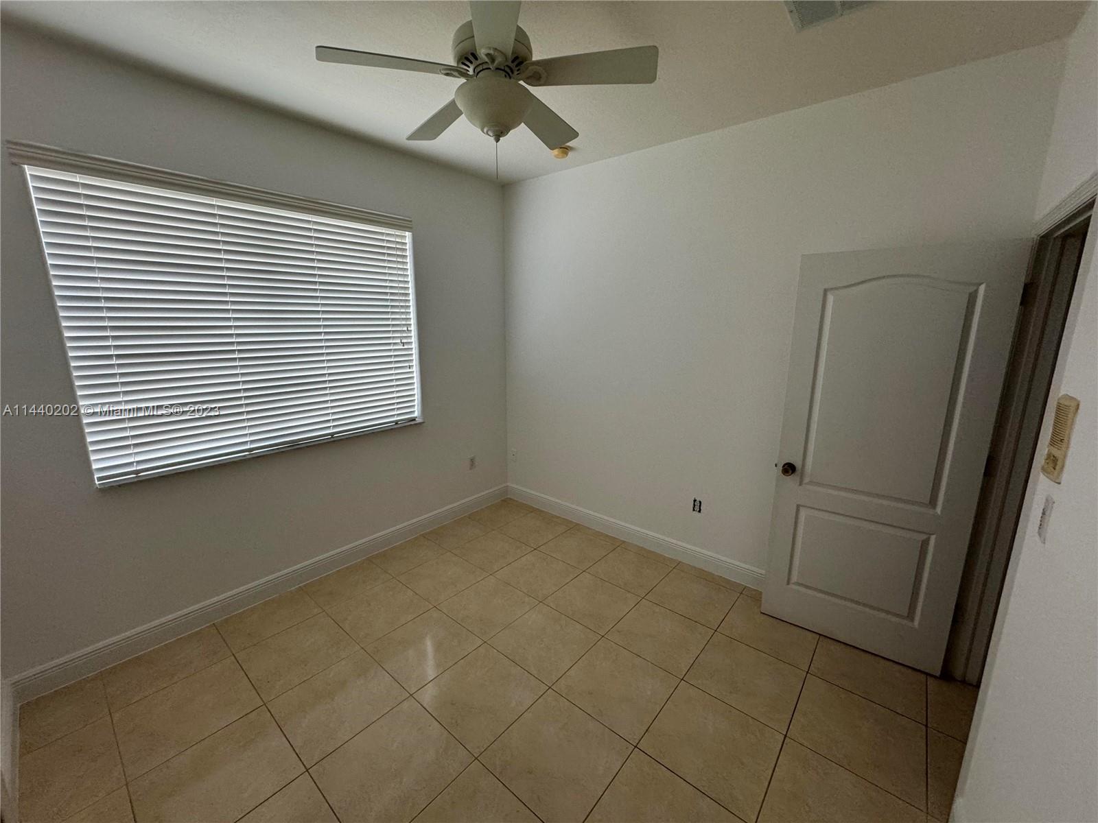 A B AT TAMIAMI TRAIL PHAS - Residential Lease